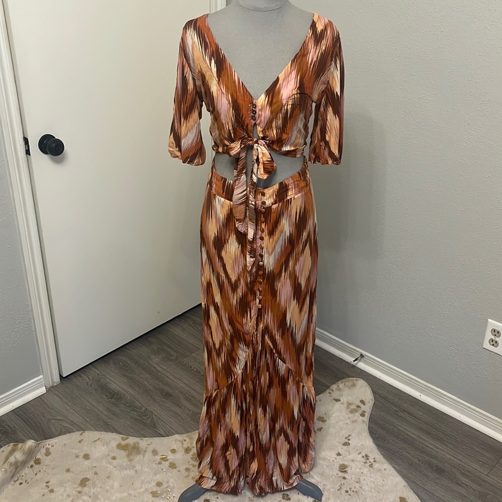 VICI•Bowman Printed button down maxi skirt & tie front crop top